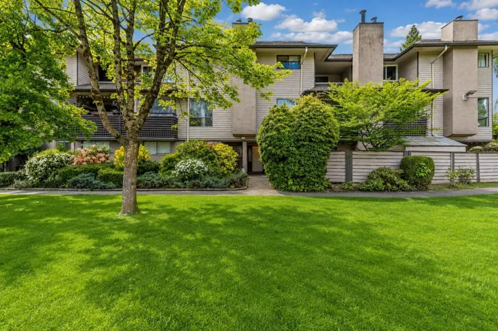 10582 HOLLY PARK LANE, Surrey, British Columbia V3R6X9