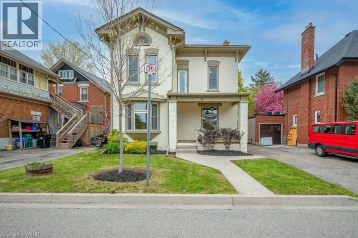 12 CLARENCE Place, Kitchener, Ontario N2H2L2