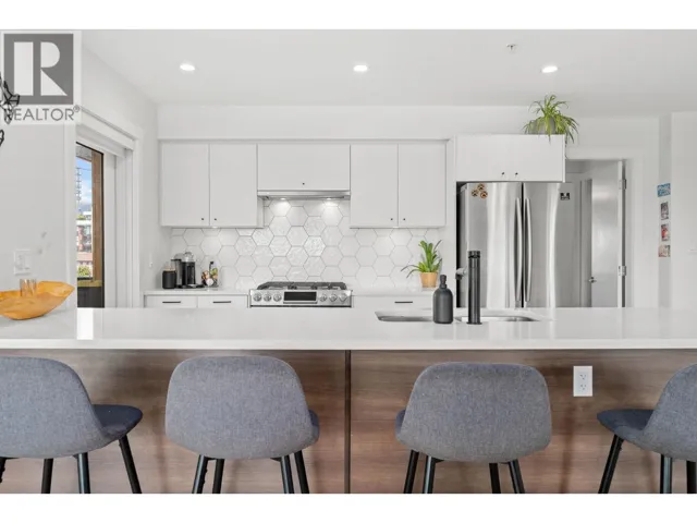 307 1519 CROWN STREET, North Vancouver, British Columbia V7J1G6
