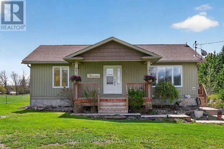 6042 DOBSON LANE, Ottawa, Ontario K0A2Z0