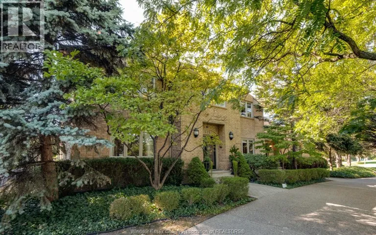 379 ELMGROVE DRIVE, Lakeshore, Ontario N8N4H2