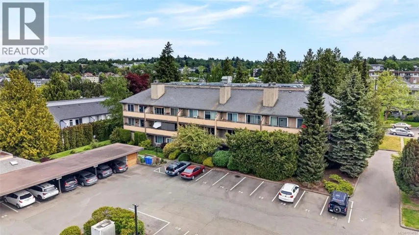 206 3225 Alder St, Saanich, British Columbia V8X1P3