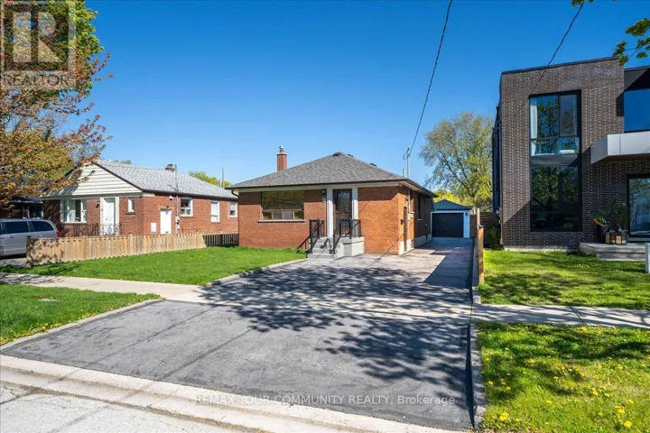 8 DAVICK DRIVE, Toronto (Alderwood), Ontario M8W2C9