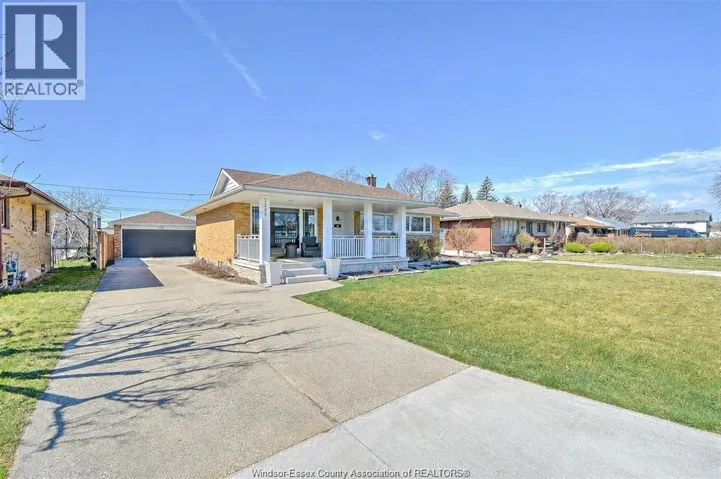 3881 MOUNT CARMEL DRIVE, Windsor, Ontario N9G2C6