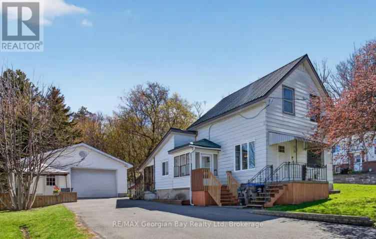 13 CENTRE STREET, Penetanguishene, Ontario L9M1P1