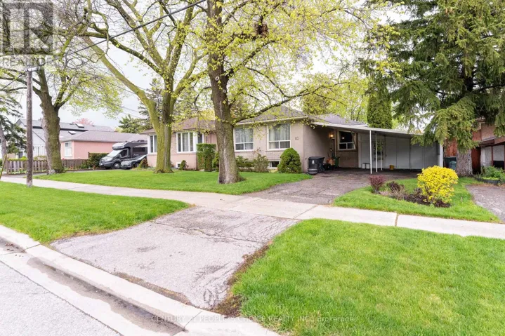82 HADRIAN DRIVE, Toronto (Elms-Old Rexdale), Ontario M9W1V4