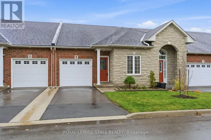 9 MANITOULIN TRAIL, Hamilton, Ontario L9B2X8