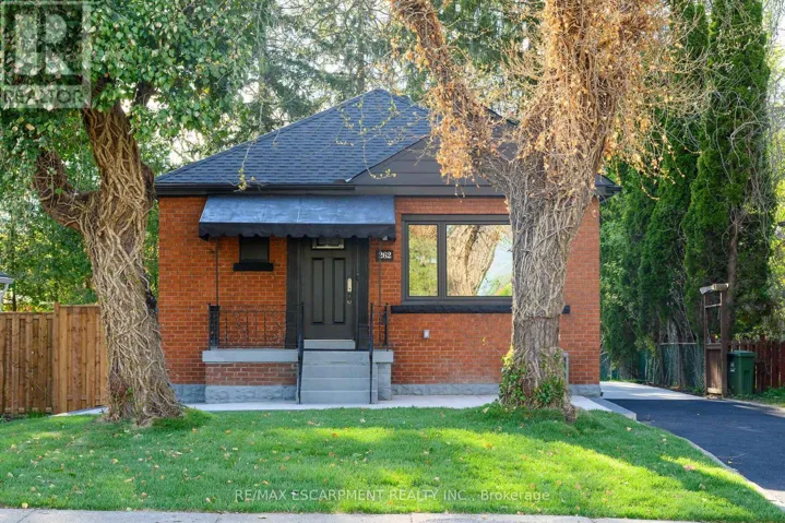 262 BROADWAY AVENUE, Hamilton (Ainslie Wood), Ontario L8S2W8