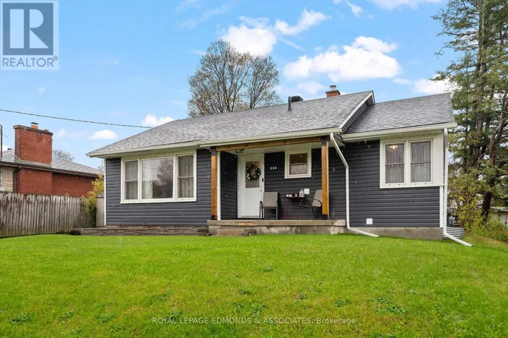 266 CLEMOW AVENUE, Pembroke, Ontario K8A2E4