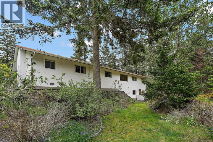 3976 Tudor Ave, Saanich, British Columbia V8N4L6