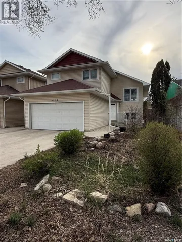 425 Y AVENUE S, Saskatoon, Saskatchewan S7M3J8