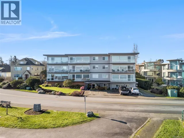 305 1270 Beach Dr, Oak Bay, British Columbia V8S2N3