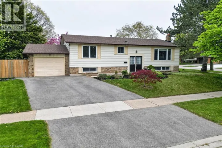 9 JULIANA Road, Grimsby, Ontario L3M4J4
