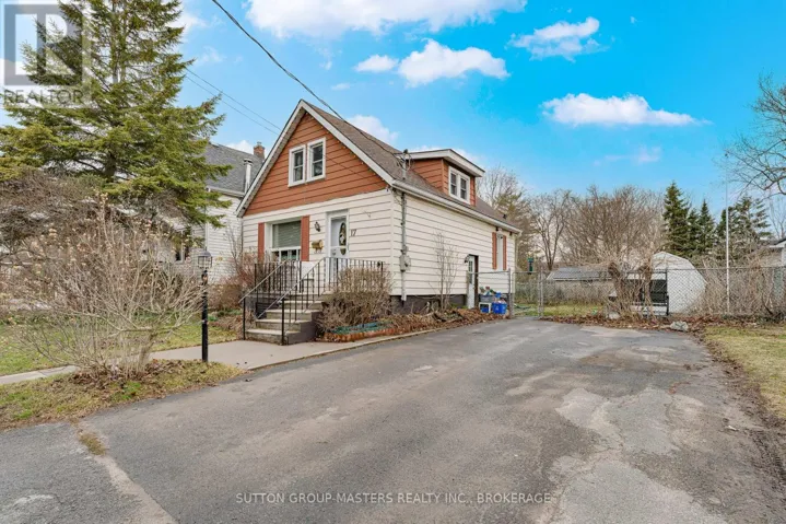 17 N BARTLETT STREET, Kingston (East of Sir John A. Blvd), Ontario K7K1X6