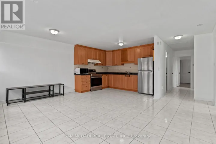 3 - 2922 ISLINGTON AVENUE, Toronto (Humber Summit), Ontario M9L2K4