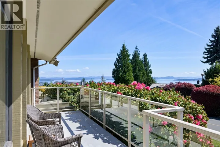 8798 Forest Park Dr, North Saanich, British Columbia V8L5A8