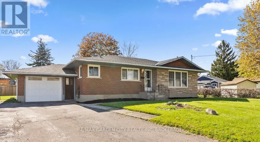 1 GLADMAN AVENUE, St. Catharines (Martindale Pond), Ontario L2N4A2