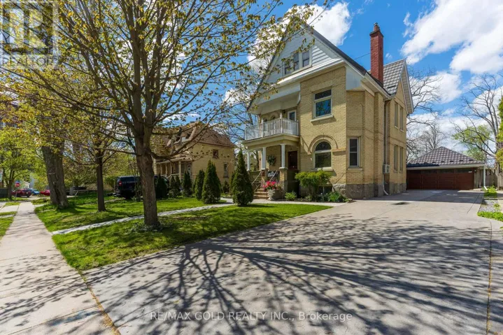 16 MAYNARD AVENUE, Kitchener, Ontario N2H4Z6