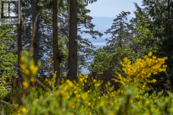 2613 Shoal Rd, Pender Island, British Columbia V0N2M2