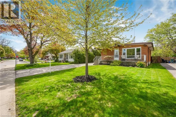 3 TANAGER Court, Hamilton, Ontario L9A2M2
