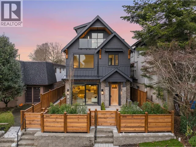 1 1841 PARKER STREET, Vancouver, British Columbia V5L2L1