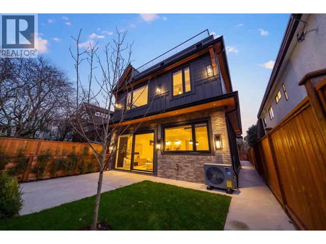 2 1841 PARKER STREET, Vancouver, British Columbia V5L2L1