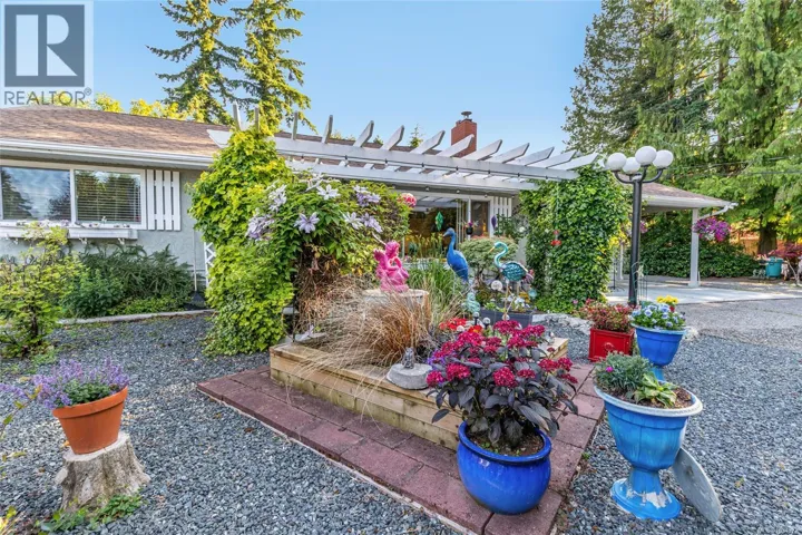 1226 Centre Rd, Qualicum Beach, British Columbia V9K2G8