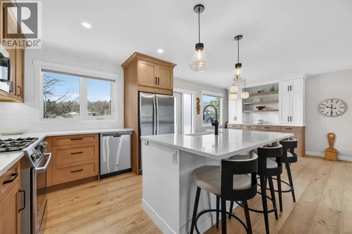 8927 48 Avenue NW, Calgary, Alberta T3B2B5