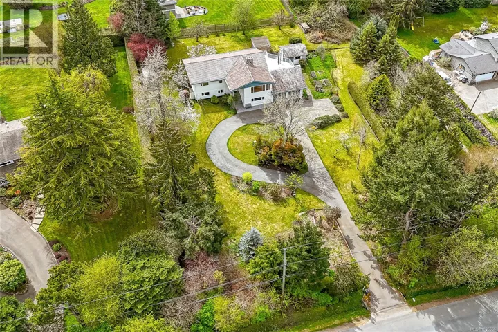 9723 Ardmore Dr, North Saanich, British Columbia V8L5H5