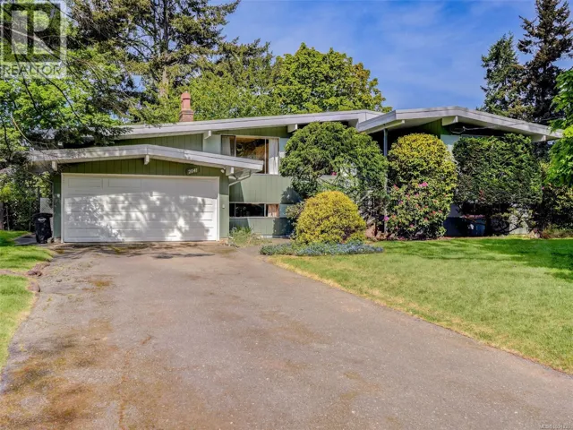 2041 Ferndale Rd, Saanich, British Columbia V8N2Y5