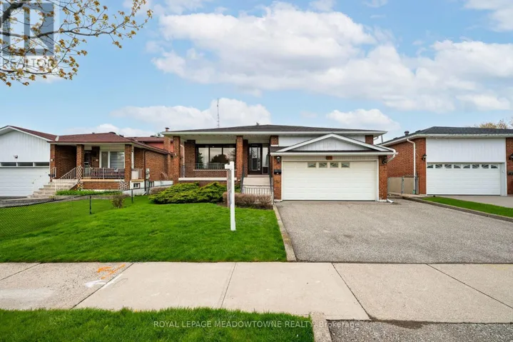 21 LEANDER STREET, Brampton (Westgate), Ontario L6S3M3