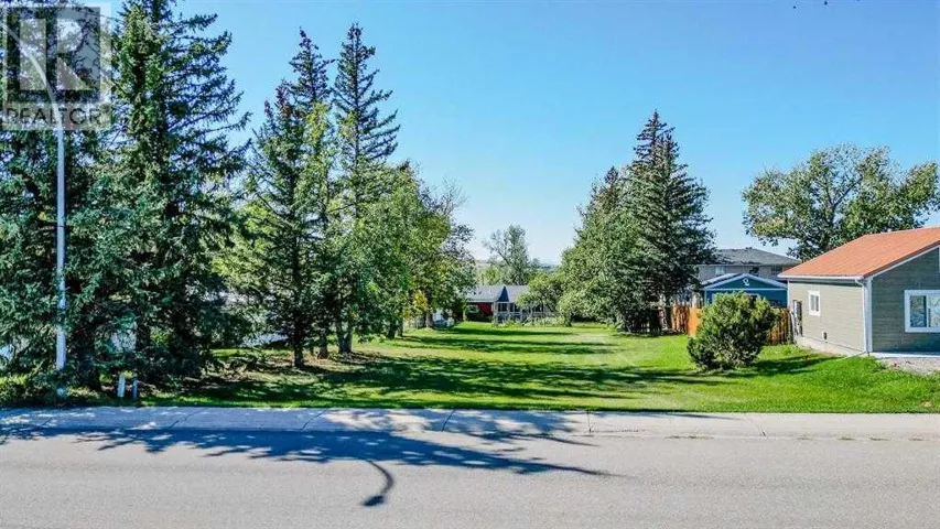 731 2 Street E, Cardston, Alberta T0K0K0