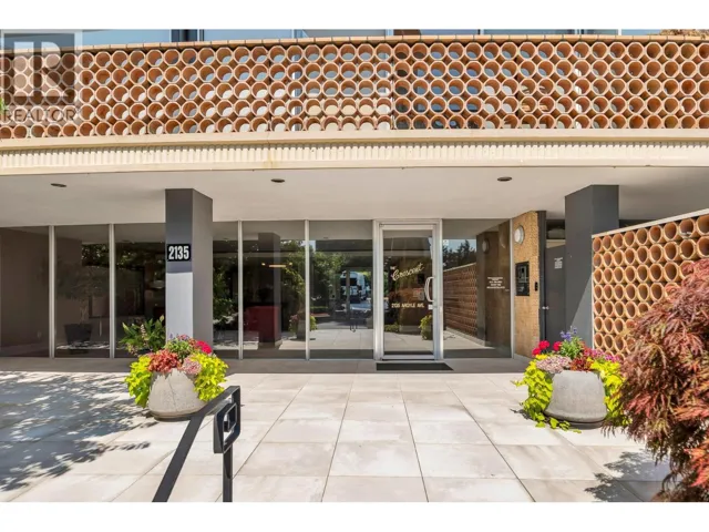 402 2135 ARGYLE AVENUE, West Vancouver, British Columbia V7V1A5