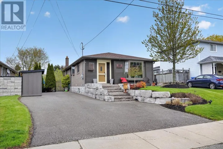 117 BOLTON AVENUE, Newmarket (Huron Heights-Leslie Valley), Ontario L3Y2X3