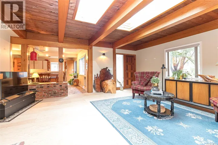 8050 Rae-leigh Pl, Central Saanich, British Columbia V8M1S2