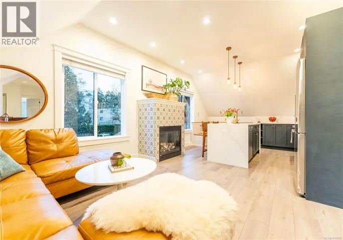 4 1035 Oliphant Ave, Victoria, British Columbia V8V2T9