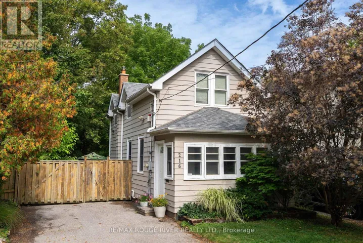 216 BURNS STREET W, Whitby (Downtown Whitby), Ontario L1N1J9