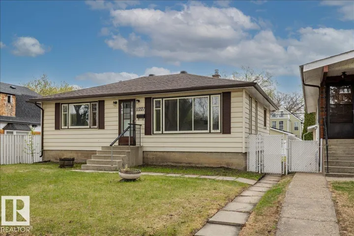 11227 52 ST NW, Edmonton, Alberta T5W3H8