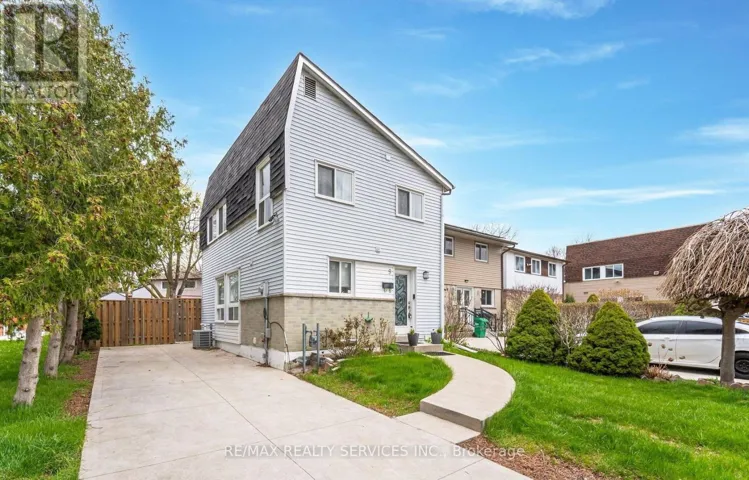 9 HAWKINS COURT, Brampton (Central Park), Ontario L6S2N7