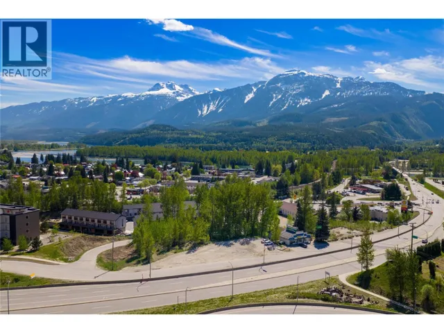 1792 Bend Frontage Road, Revelstoke, British Columbia V0E2S0