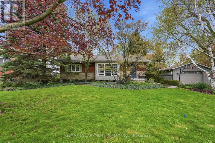 21 BRIAN BOULEVARD, Hamilton (Waterdown), Ontario L8B0C7