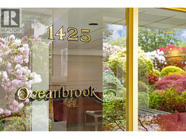 404 1425 ESQUIMALT AVENUE, West Vancouver, British Columbia V7T1L1