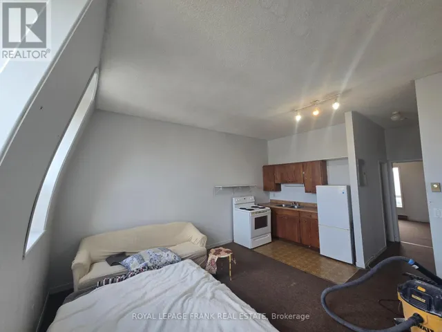 APARTMENT #5 - 15 KING STREET E, Clarington (Bowmanville), Ontario L1C1N1