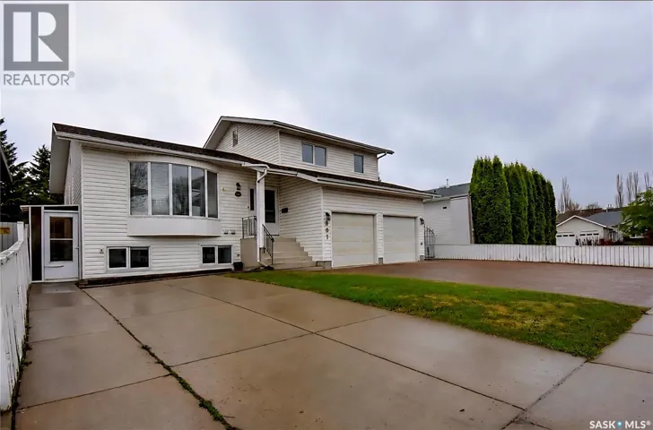 807 115th STREET E, Saskatoon, Saskatchewan S7N3W5