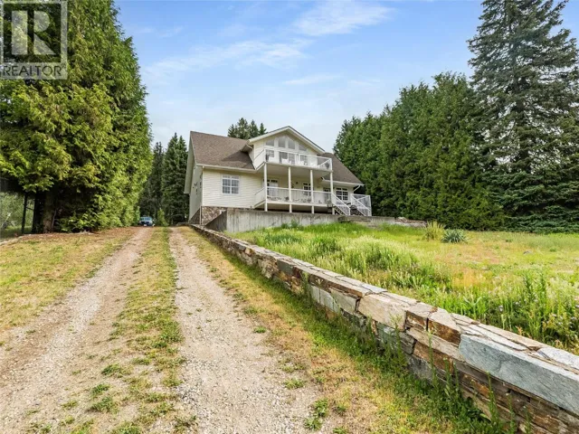 3275 Broadwater Road, Robson, British Columbia V0G1X0
