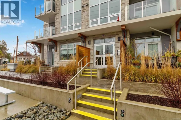 204 916 Lyall St, Esquimalt, British Columbia V9A5E6