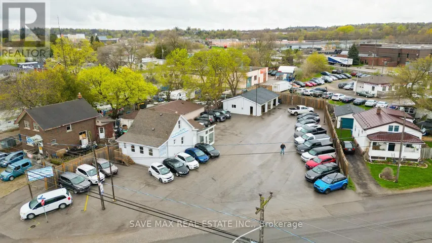 4 BEAUMONT CRESCENT, Guelph (Grange Road), Ontario N1E6A7