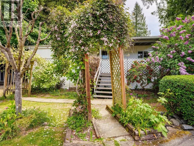 2 2741 Stautw Rd, Central Saanich, British Columbia V8M2E9