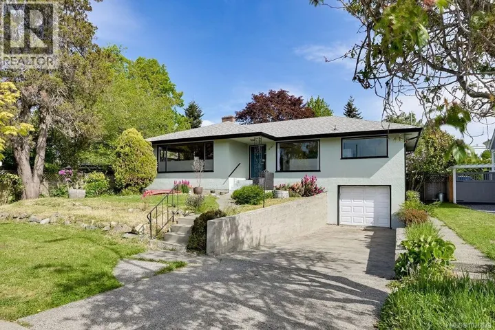 2106 Neil St, Oak Bay, British Columbia V8R3E4