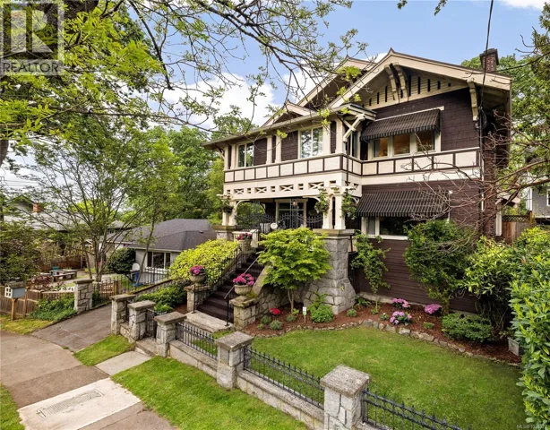 1069 Joan Cres, Victoria, British Columbia V8S3L3